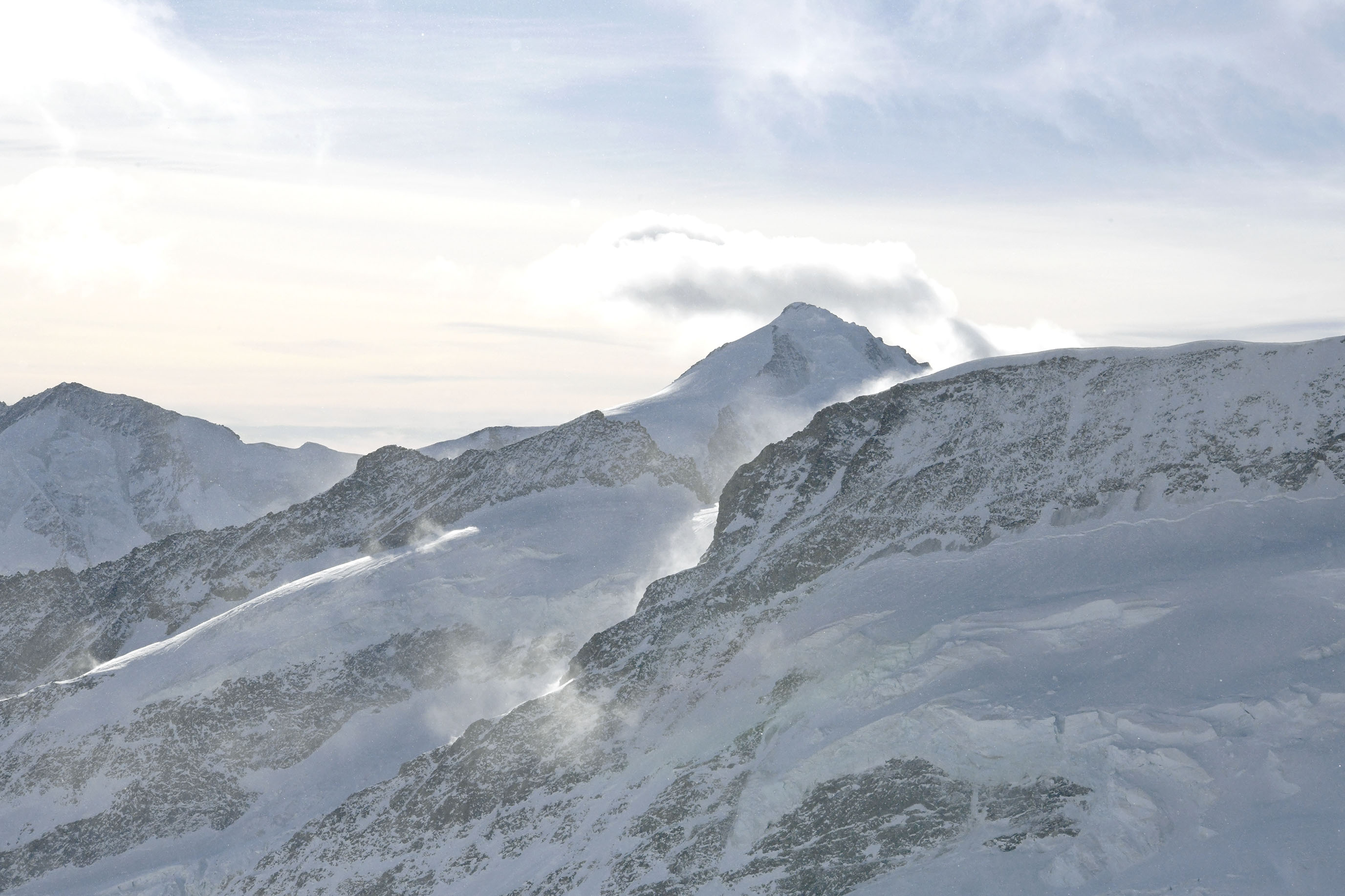 旅行心願解鎖，無比震撼的雪白冰川山巒｜瑞士少女峰