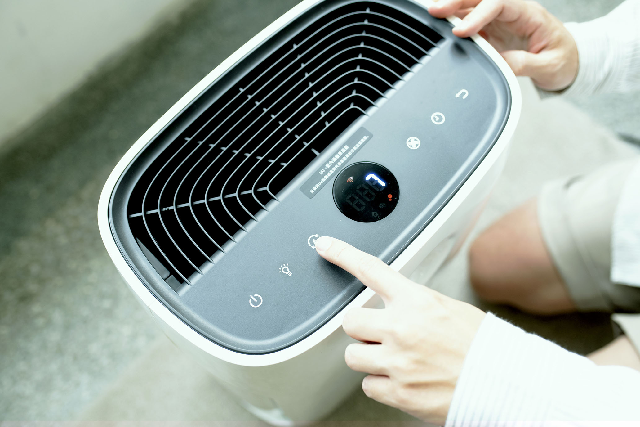 飛利浦智能 WiFi 抗敏空氣清淨機AC2889，幫你濾淨居家99.9%的PM0.003懸浮微粒。