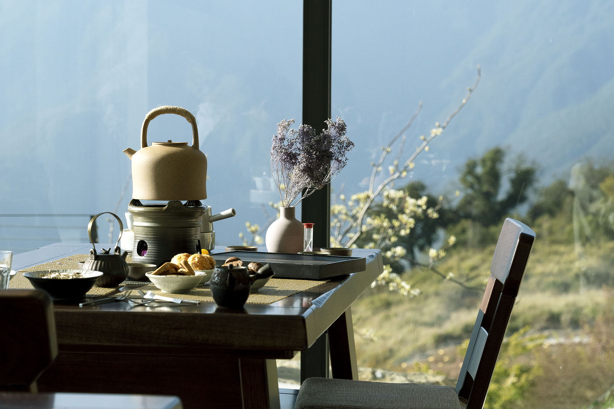 筑淨茶苑｜熱血的山路旅行，只為變化萬千的午後茶時光。