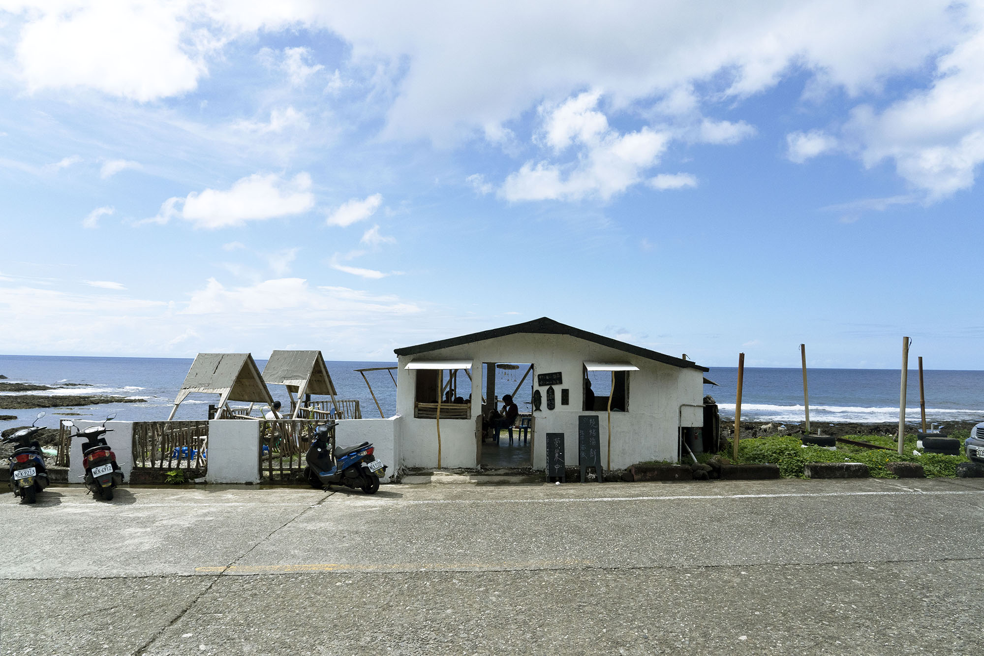 網站近期文章：蘭嶼朗島村的良良燒烤海鮮，和羊群一起看海有夠愜意。