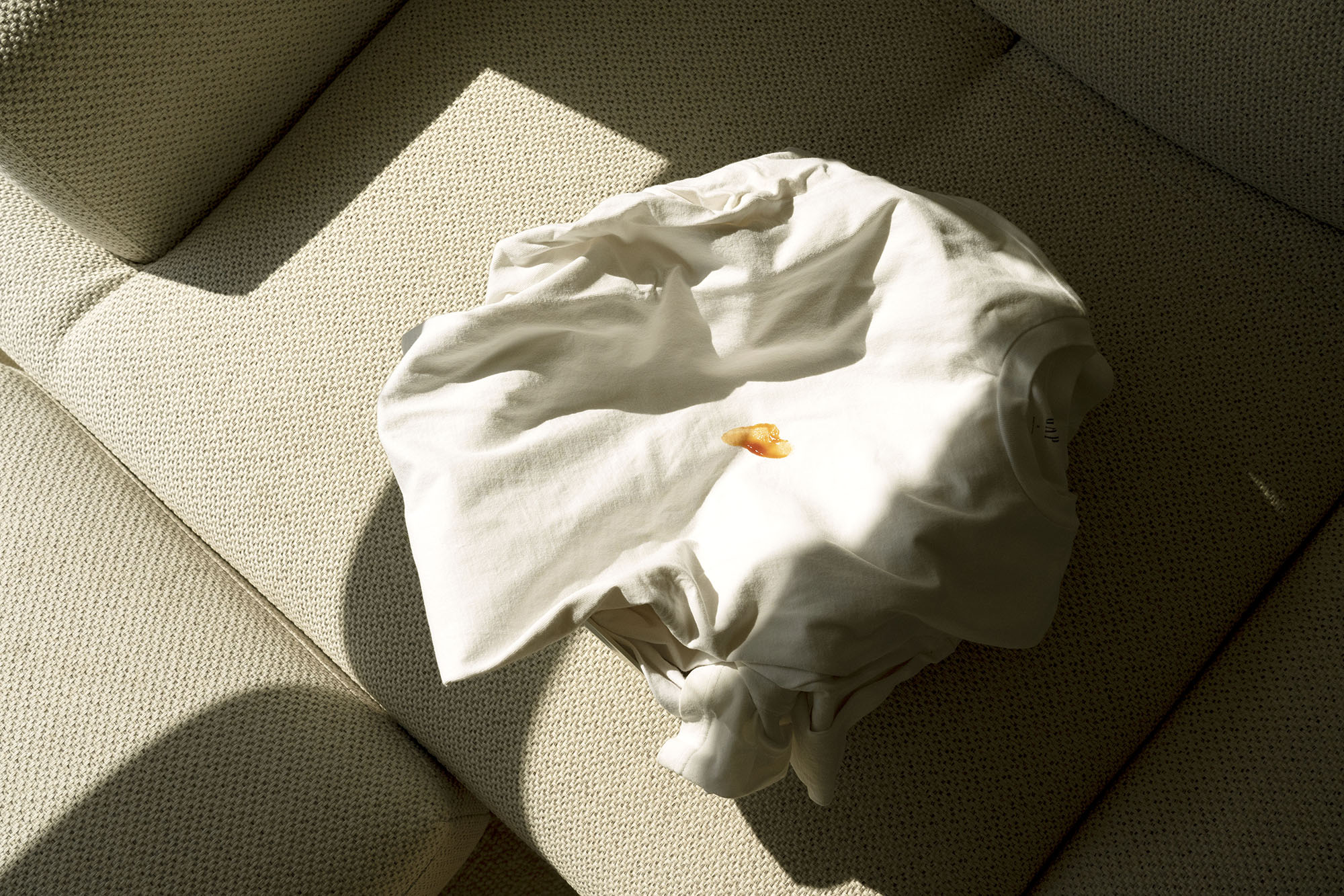 Persil 寶瀅三合一洗衣膠囊｜99.99%抗冠狀病毒並深層除菌，穿上最潔淨清香的安全感。